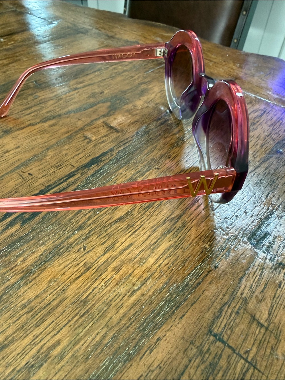 Wildfox Translucent Rose Round Sunglasses with Gold W Detail - Picture 3 of 5